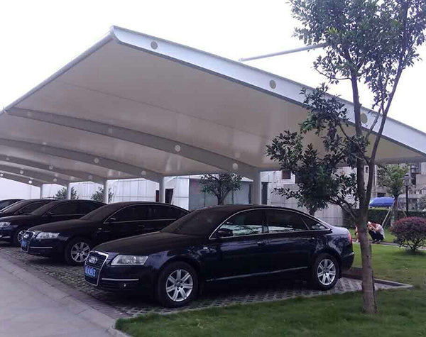 膜結構停車棚建筑的特性有哪些？