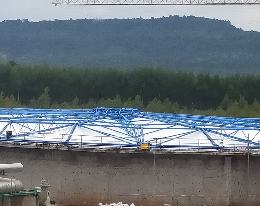 佛蘭公司在老撾沙灣隨動(dòng)式污水池反吊膜加蓋工程圓滿完工！