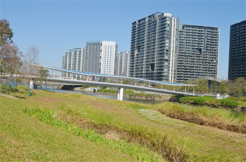 輕盈飄逸，ETFE人行天橋為城市增添一道璀璨風(fēng)景線